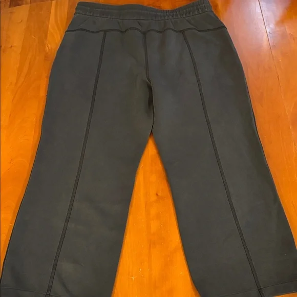 lululemon Sofstreme Cropped Straight Leg Pants - Picture 4 of 5